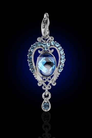 Beautiful pendant design in blue gem stone